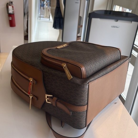 Michael Kors Jaycee Large Zip Pocket Backpack Brown - Picture 9 of 16